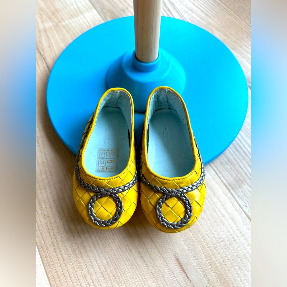 RARE FIND! Bottega Veneta baby shoes size 17